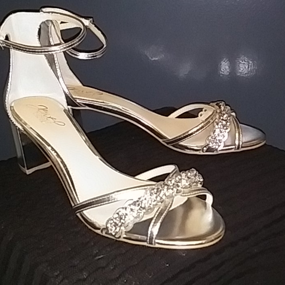 Badgley Mischka 9